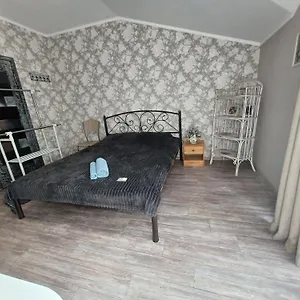 Гостевой дом комната с двухспальной кроватью возле м осокорки, Киев